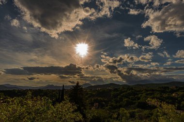 Molise, Adriyatik Denizi kıyısında uzanan bir İtalyan dağlık bölgesidir. Apennine Dağları 'ndaki Abruzzo Milli Parkı' nın zengin bir kısmını kapsıyor..