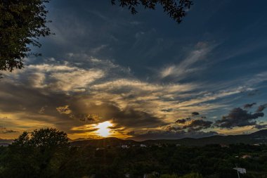 Molise, Adriyatik Denizi 'ne bakan bir İtalyan bölgesidir. Abruzzo Ulusal Parkı 'nın zengin vahşi yaşam ve patikaları olan Appennine dağ sırasındaki bir bölümünü içerir..