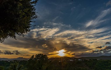 Molise, Adriyatik Denizi 'ne bakan bir İtalyan bölgesidir. Abruzzo Ulusal Parkı 'nın zengin vahşi yaşam ve patikaları olan Appennine dağ sırasındaki bir bölümünü içerir..