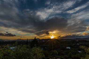 Molise, Adriyatik Denizi 'ne bakan bir İtalyan bölgesidir. Abruzzo Ulusal Parkı 'nın zengin vahşi yaşam ve patikaları olan Appennine dağ sırasındaki bir bölümünü içerir..
