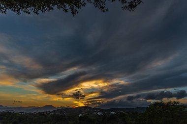 Molise, Adriyatik Denizi 'ne bakan bir İtalyan bölgesidir. Abruzzo Ulusal Parkı 'nın zengin vahşi yaşam ve patikaları olan Appennine dağ sırasındaki bir bölümünü içerir..