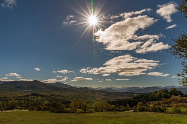 Molise, Adriyatik Denizi 'ne bakan bir İtalyan bölgesidir. Abruzzo Ulusal Parkı 'nın zengin vahşi yaşam ve patikaları olan Appennine dağ sırasındaki bir bölümünü içerir..