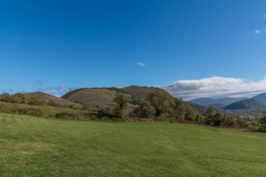 Molise, Adriyatik Denizi 'ne bakan bir İtalyan bölgesidir. Abruzzo Ulusal Parkı 'nın zengin vahşi yaşam ve patikaları olan Appennine dağ sırasındaki bir bölümünü içerir..