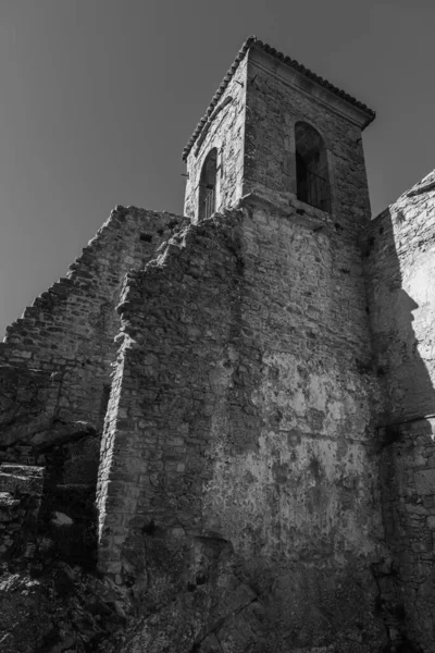 Starożytny Kościół Położony Wzgórzu Datowany Wiek Którym Dziś Szczególnie Miesiącach — Zdjęcie stockowe