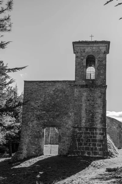 Igreja Antiga Localizada Colina Que Remonta Século Que Hoje Especialmente — Fotografia de Stock