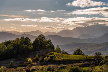 Molise, Adriyatik Denizi 'ne bakan bir İtalyan bölgesidir. Abruzzo Ulusal Parkı 'nın zengin vahşi yaşam ve patikaları olan Appennine dağ sırasındaki bir bölümünü içerir..