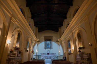 Lekesiz Gebelik Kilisesi 1805 depremiyle yerle bir oldu ve 1852 'de yeniden inşa edildi. İç kısımda 14 'üncü yüzyıldan kalma ahşap tavanlı tek bir kabuk var..