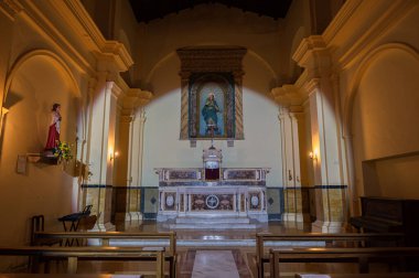 Lekesiz Gebelik Kilisesi 1805 depremiyle yerle bir oldu ve 1852 'de yeniden inşa edildi. İç kısımda 14 'üncü yüzyıldan kalma ahşap tavanlı tek bir kabuk var..