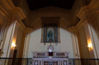 Lekesiz Gebelik Kilisesi 1805 depremiyle yerle bir oldu ve 1852 'de yeniden inşa edildi. İç kısımda 14 'üncü yüzyıldan kalma ahşap tavanlı tek bir kabuk var..