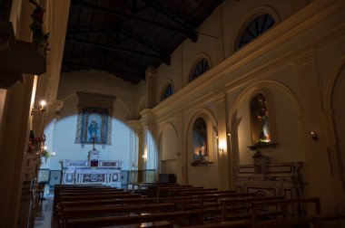 Lekesiz Gebelik Kilisesi 1805 depremiyle yerle bir oldu ve 1852 'de yeniden inşa edildi. İç kısımda 14 'üncü yüzyıldan kalma ahşap tavanlı tek bir kabuk var..