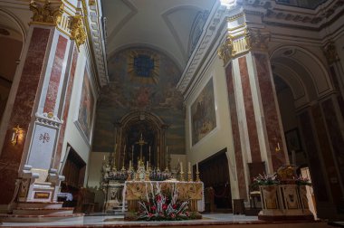 Isernia, Molise. Havari Aziz Petrus Katedrali, Isernia şehrinin en önemli Katolik binasıdır..