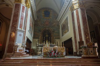 Isernia, Molise. Havari Aziz Petrus Katedrali, Isernia şehrinin en önemli Katolik binasıdır..