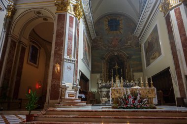 Isernia, Molise. Havari Aziz Petrus Katedrali, Isernia şehrinin en önemli Katolik binasıdır..