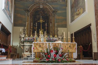 Isernia, Molise. Havari Aziz Petrus Katedrali, Isernia şehrinin en önemli Katolik binasıdır..