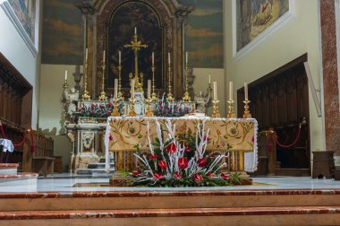 Isernia, Molise. Havari Aziz Petrus Katedrali, Isernia şehrinin en önemli Katolik binasıdır..