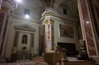 Isernia, Molise. Havari Aziz Petrus Katedrali, Isernia şehrinin en önemli Katolik binasıdır..