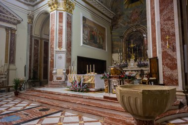 Isernia, Molise. Havari Aziz Petrus Katedrali, Isernia şehrinin en önemli Katolik binasıdır..