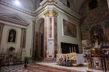 Isernia, Molise. Havari Aziz Petrus Katedrali, Isernia şehrinin en önemli Katolik binasıdır..