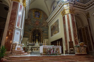 Isernia, Molise. Havari Aziz Petrus Katedrali, Isernia şehrinin en önemli Katolik binasıdır..