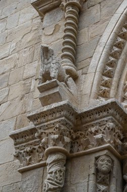 Sant 'Agostino kilisesi ve eski manastırı Lanciano' da, Lanciano Vecchio bölgesinin ana kilisesi, Dei Frentani aracılığıyla inşa edilmiştir..