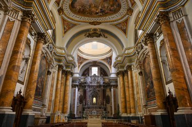The Cathedral of the Madonna del Ponte is the main place of worship in Lanciano. In Feb. 1909, Pope Pius X elevated it to the rank of minor basilica, and in 1940 it was declared a National Monument
