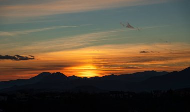 Molise, Adriyatik Denizi 'ne bakan bir İtalyan bölgesidir. Abruzzo Ulusal Parkı 'nın zengin vahşi yaşam ve patikaları olan Appennine dağ sırasındaki bir bölümünü içerir..