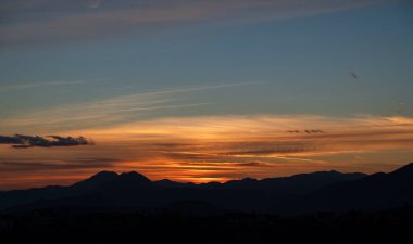Molise, Adriyatik Denizi 'ne bakan bir İtalyan bölgesidir. Abruzzo Ulusal Parkı 'nın zengin vahşi yaşam ve patikaları olan Appennine dağ sırasındaki bir bölümünü içerir..