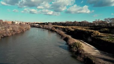 The Tiber is the main river of central and peninsular Italy; with 405 km of course it is the third largest Italian river. Second only to the Po for the size of the hydrographic basin.