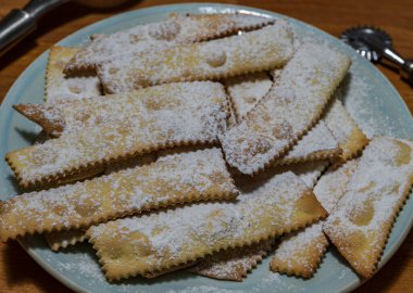 The origin of Chiacchiere dates back to ancient Rome, where they were called 