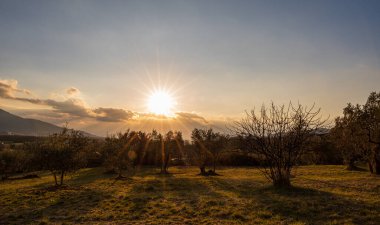 Molise, Adriyatik Denizi 'ne bakan bir İtalyan bölgesidir. Abruzzo Ulusal Parkı 'nın zengin vahşi yaşam ve patikaları olan Appennine dağ sırasındaki bir bölümünü içerir..