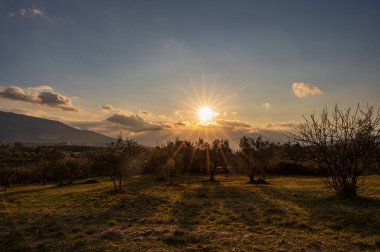 Molise, Adriyatik Denizi 'ne bakan bir İtalyan bölgesidir. Abruzzo Ulusal Parkı 'nın zengin vahşi yaşam ve patikaları olan Appennine dağ sırasındaki bir bölümünü içerir..