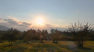 Molise, Adriyatik Denizi 'ne bakan bir İtalyan bölgesidir. Abruzzo Ulusal Parkı 'nın zengin vahşi yaşam ve patikaları olan Appennine dağ sırasındaki bir bölümünü içerir..