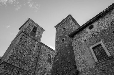Kilise köyün merkezinde yer almaktadır ve 14. yüzyıla dayanmaktadır. 1780 'de restore edildi ve Nicola d' Alena anısına San Nicola di Bari 'ye ithaf edildi..