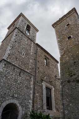 Kilise köyün merkezinde yer almaktadır ve 14. yüzyıla dayanmaktadır. 1780 'de restore edildi ve Nicola d' Alena anısına San Nicola di Bari 'ye ithaf edildi..