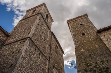 Kilise köyün merkezinde yer almaktadır ve 14. yüzyıla dayanmaktadır. 1780 'de restore edildi ve Nicola d' Alena anısına San Nicola di Bari 'ye ithaf edildi..