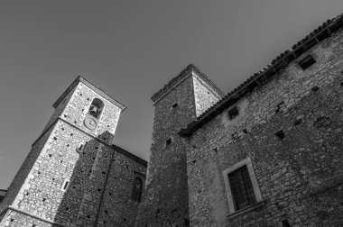 Kilise köyün merkezinde yer almaktadır ve 14. yüzyıla dayanmaktadır. 1780 'de restore edildi ve Nicola d' Alena anısına San Nicola di Bari 'ye ithaf edildi..