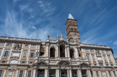 Santa Maria Maggiore Papalık Bazilikası, Roma 'nın dört papalık bazilikasından biridir, Cispio' nun tepesinde, Rione Monti ile Esquilino arasında yer alır..
