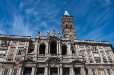 Santa Maria Maggiore Papalık Bazilikası, Roma 'nın dört papalık bazilikasından biridir, Cispio' nun tepesinde, Rione Monti ile Esquilino arasında yer alır..