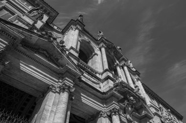 Santa Maria Maggiore Papalık Bazilikası, Roma 'nın dört papalık bazilikasından biridir, Cispio' nun tepesinde, Rione Monti ile Esquilino arasında yer alır..