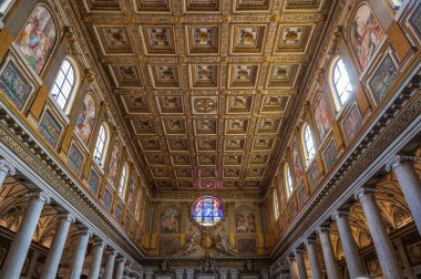 Santa Maria Maggiore Papalık Bazilikası, Roma 'nın dört papalık bazilikasından biridir, Cispio' nun tepesinde, Rione Monti ile Esquilino arasında yer alır..