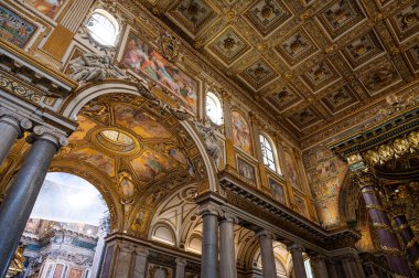 Santa Maria Maggiore Papalık Bazilikası, Roma 'nın dört papalık bazilikasından biridir, Cispio' nun tepesinde, Rione Monti ile Esquilino arasında yer alır..
