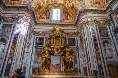 Santa Maria Maggiore Papalık Bazilikası, Roma 'nın dört papalık bazilikasından biridir, Cispio' nun tepesinde, Rione Monti ile Esquilino arasında yer alır..