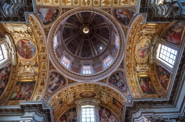 Santa Maria Maggiore Papalık Bazilikası, Roma 'nın dört papalık bazilikasından biridir, Cispio' nun tepesinde, Rione Monti ile Esquilino arasında yer alır..