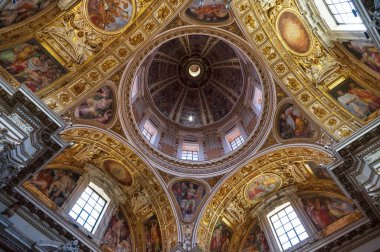 Santa Maria Maggiore Papalık Bazilikası, Roma 'nın dört papalık bazilikasından biridir, Cispio' nun tepesinde, Rione Monti ile Esquilino arasında yer alır..
