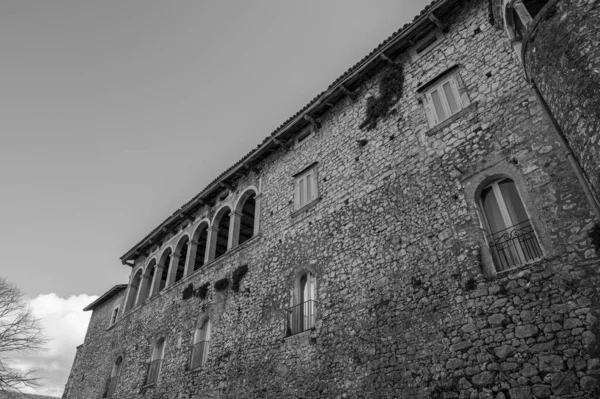Castillo Ocupa Una Parte Sustancial Antigua Aldea Fue Construido Alrededor —  Fotos de Stock