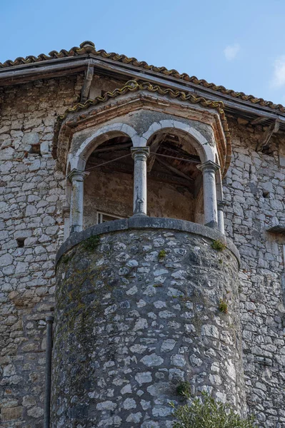城は古代の村のかなりの部分を占めている 1100年頃にシチリア王ロジャー2世ノーマンの娘クレメンティーナによって建設された — ストック写真