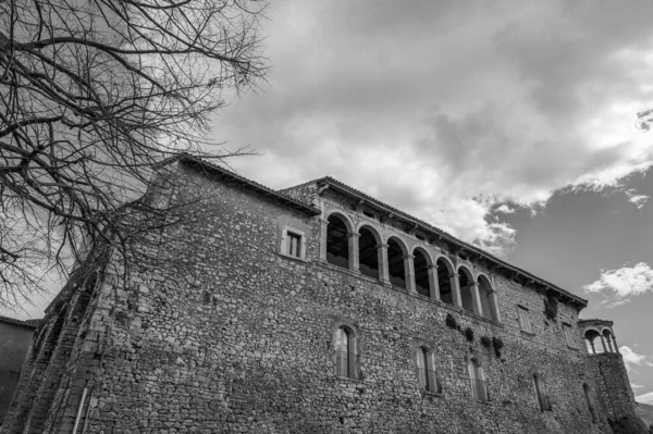 Castillo Ocupa Una Parte Sustancial Antigua Aldea Fue Construido Alrededor — Foto de Stock