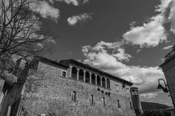 Castillo Ocupa Una Parte Sustancial Antigua Aldea Fue Construido Alrededor —  Fotos de Stock