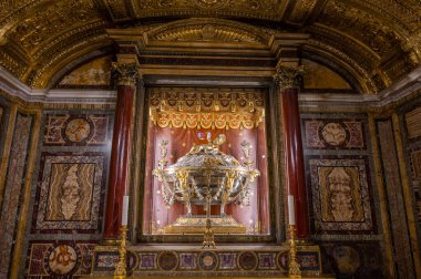 Santa Maria Maggiore Papalık Bazilikası, Roma 'nın dört papalık bazilikasından biridir, Cispio' nun tepesinde, Rione Monti ile Esquilino arasında yer alır..