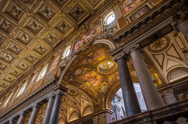 Santa Maria Maggiore Papalık Bazilikası, Roma 'nın dört papalık bazilikasından biridir, Cispio' nun tepesinde, Rione Monti ile Esquilino arasında yer alır..